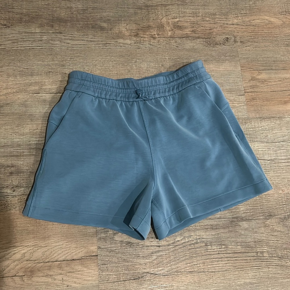 Lululemon softstreme shorts size 6